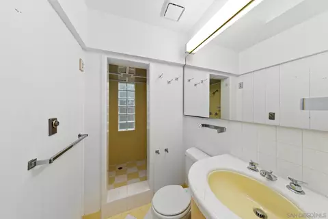 Bath - 7520 Hillside Dr, La Jolla, CA 92037 photo 4 of 5