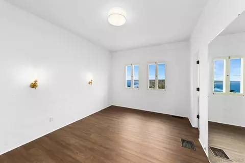 Bedroom - 7520 Hillside Dr, La Jolla, CA 92037 photo 6 of 6