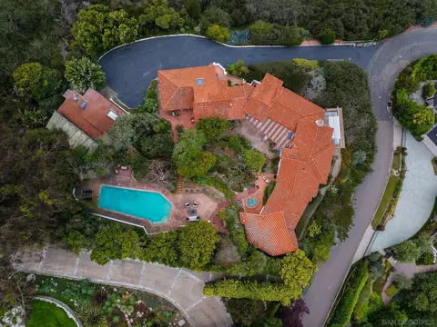 View/Area - 7520 Hillside Dr, La Jolla, CA 92037 photo 4 of 11