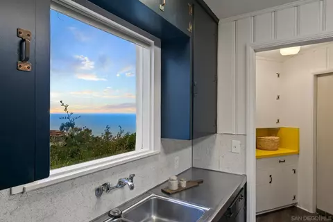 Kitchen - 7520 Hillside Dr, La Jolla, CA 92037 photo 1 of 3