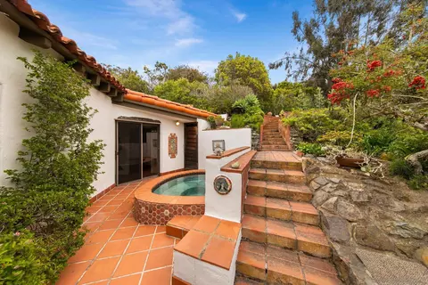 Exterior - 7520 Hillside Dr, La Jolla, CA 92037 photo 10 of 18