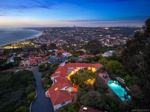 7520 Hillside Dr, La Jolla, CA 92037