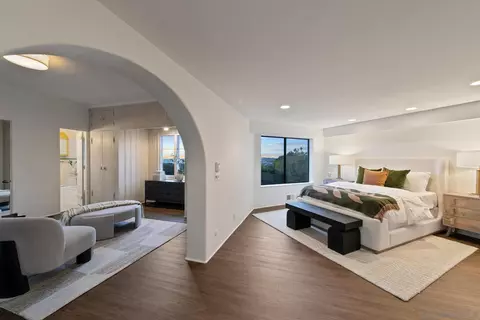 Bedroom - 7520 Hillside Dr, La Jolla, CA 92037 photo 3 of 6