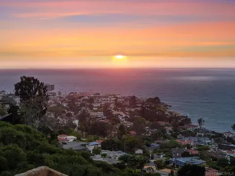 View/Area - 7520 Hillside Dr, La Jolla, CA 92037 photo 11 of 11