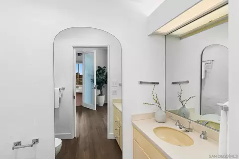 Bath - 7520 Hillside Dr, La Jolla, CA 92037 photo 3 of 5