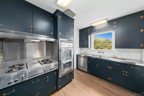 Kitchen - 7520 Hillside Dr, La Jolla, CA 92037 photo 3 of 3