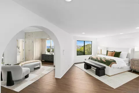 Bedroom - 7520 Hillside Dr, La Jolla, CA 92037 photo 4 of 6