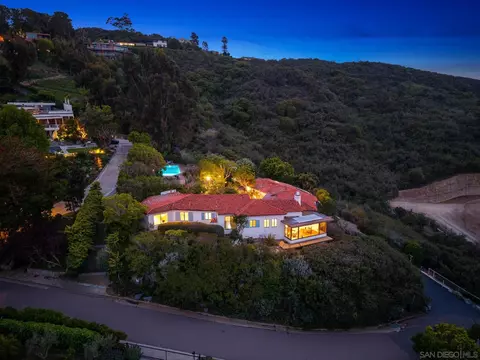 View/Area - 7520 Hillside Dr, La Jolla, CA 92037 photo 5 of 11
