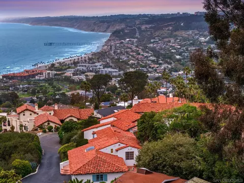 View/Area - 7520 Hillside Dr, La Jolla, CA 92037 photo 10 of 11