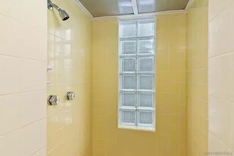 Bath - 7520 Hillside Dr, La Jolla, CA 92037 photo 5 of 5