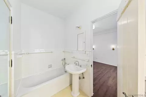 Bath - 7520 Hillside Dr, La Jolla, CA 92037 photo 2 of 5