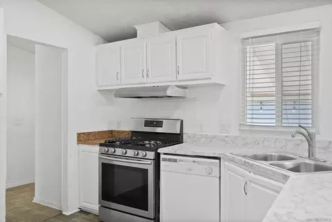 Kitchen - 80 E Dawes St #127, Perris, CA 92571 photo 4 of 5