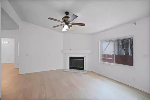 Living - 80 E Dawes St #127, Perris, CA 92571 photo 2 of 7
