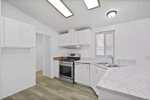Kitchen - 80 E Dawes St #127, Perris, CA 92571 photo 3 of 5