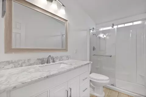 Bath - 80 E Dawes St #127, Perris, CA 92571 photo 4 of 4