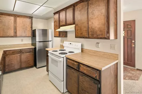 Kitchen - 4870 Clearview Way, La Mesa, CA 91942 photo 3 of 8
