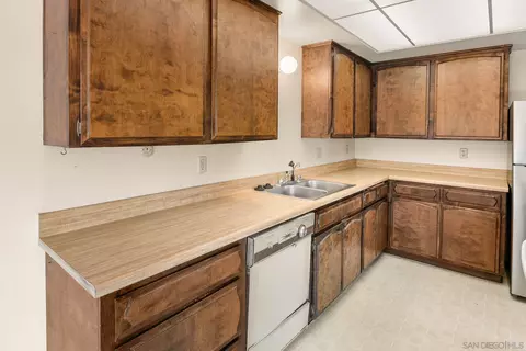 Kitchen - 4870 Clearview Way, La Mesa, CA 91942 photo 2 of 8