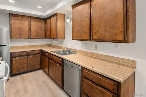 Kitchen - 4870 Clearview Way, La Mesa, CA 91942 photo 5 of 8