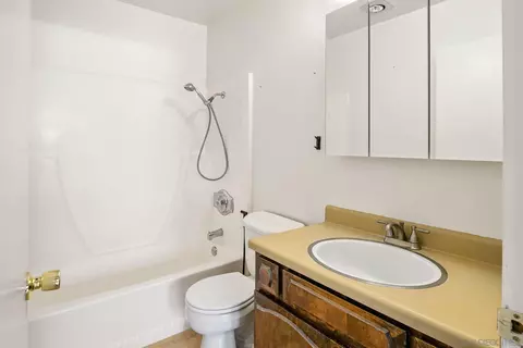 Bath - 4870 Clearview Way, La Mesa, CA 91942 photo 3 of 4