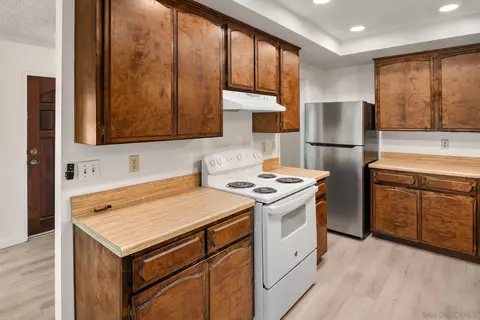 Kitchen - 4870 Clearview Way, La Mesa, CA 91942 photo 7 of 8