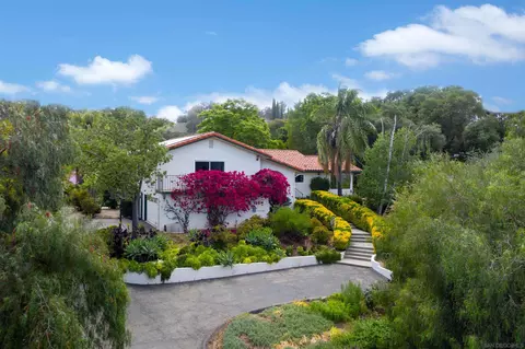 28628 Mountain Meadow Rd, Escondido, CA 92026 photo 2