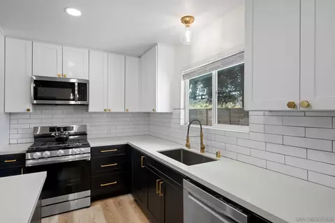 Kitchen - 12244 Lakeshore Dr, Lakeside, CA 92040 photo 3 of 6