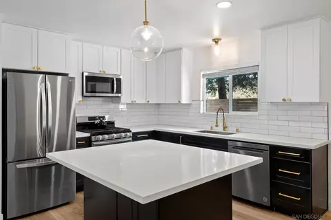 Kitchen - 12244 Lakeshore Dr, Lakeside, CA 92040 photo 1 of 6