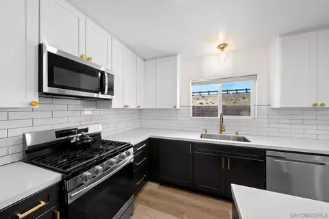 Kitchen - 12244 Lakeshore Dr, Lakeside, CA 92040 photo 4 of 6