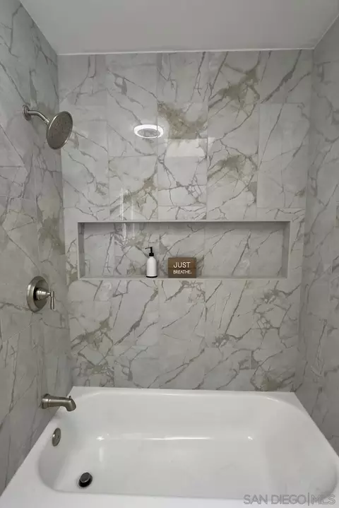 Bath - 4529 Kittiwake Way, Oceanside, CA 92057 photo 5 of 5