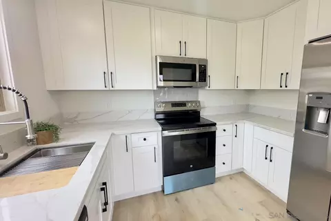 Kitchen - 4529 Kittiwake Way, Oceanside, CA 92057 photo 3 of 5