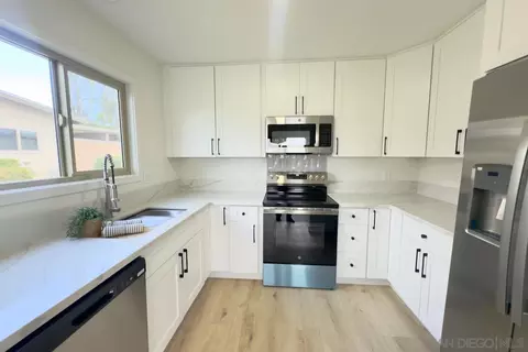 Kitchen - 4529 Kittiwake Way, Oceanside, CA 92057 photo 5 of 5