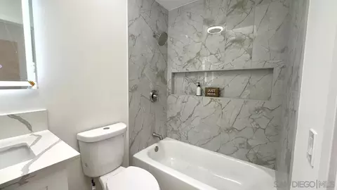 Bath - 4529 Kittiwake Way, Oceanside, CA 92057 photo 4 of 5