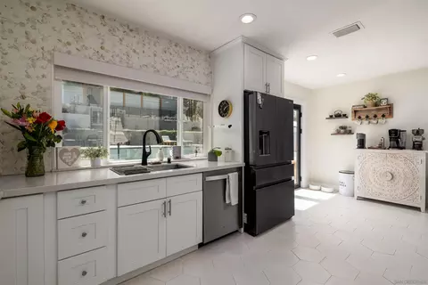 Kitchen - 3859 Mount Rubidoux Dr, Riverside, CA 92501 photo 2 of 2