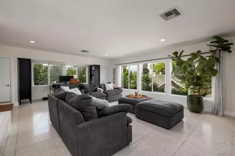 Living - 3859 Mount Rubidoux Dr, Riverside, CA 92501 photo 1 of 3