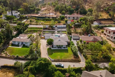 View/Area - 3859 Mount Rubidoux Dr, Riverside, CA 92501 photo 3 of 10