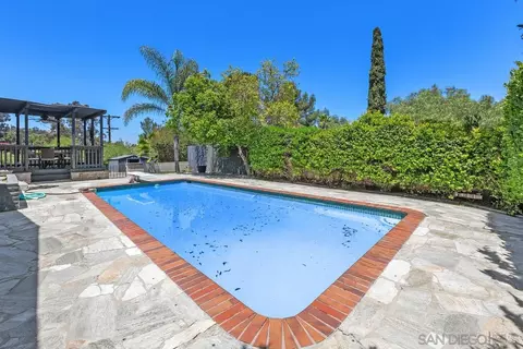 Exterior - 1540 E Chase Ave, El Cajon, CA 92020 photo 6 of 11