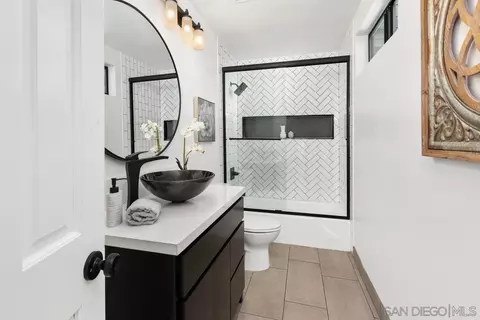 Bath - 1540 E Chase Ave, El Cajon, CA 92020 photo 1 of 3