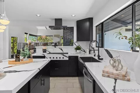 Kitchen - 1540 E Chase Ave, El Cajon, CA 92020 photo 4 of 4