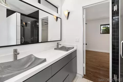 Bath - 1540 E Chase Ave, El Cajon, CA 92020 photo 3 of 3