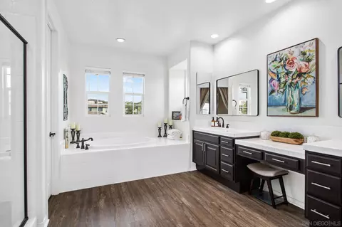 Bath - 1082 Straightaway Ct, Oceanside, CA 92057 photo 2 of 6