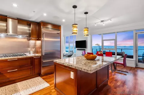 1325 Pacific Hwy #2302, San Diego, CA 92101