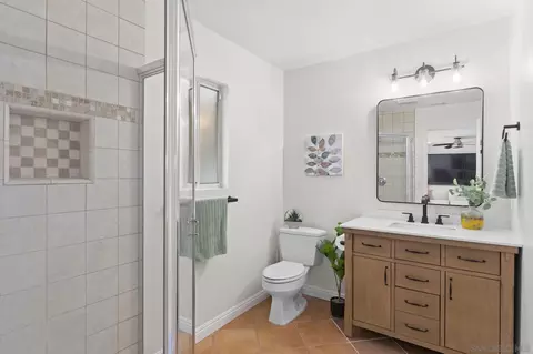Bath - 2239 Orange Ave, Escondido, CA 92029 photo 1 of 4