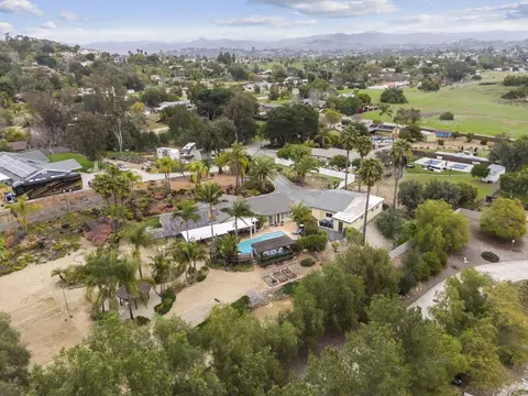 View/Area - 2239 Orange Ave, Escondido, CA 92029 photo 4 of 10