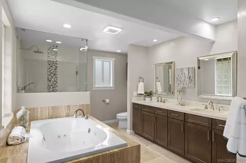Bath - 2239 Orange Ave, Escondido, CA 92029 photo 2 of 4
