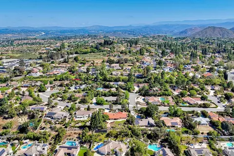 View/Area - 13065 Edina Way, Poway, CA 92064 photo 6 of 12