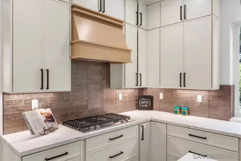 Kitchen - 2196 Kirkcaldy Rd, Fallbrook, CA 92028 photo 6 of 6
