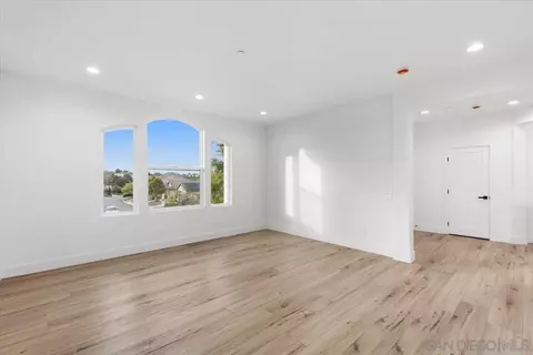 Living - 2196 Kirkcaldy Rd, Fallbrook, CA 92028 photo 4 of 4
