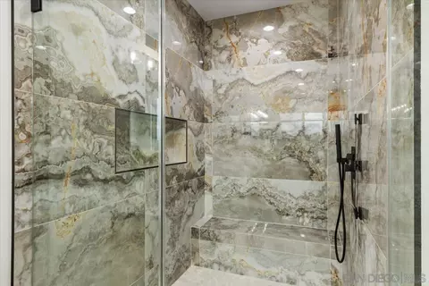 Bath - 2196 Kirkcaldy Rd, Fallbrook, CA 92028 photo 3 of 7
