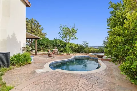 Exterior - 2196 Kirkcaldy Rd, Fallbrook, CA 92028 photo 7 of 10