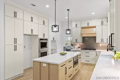 Kitchen - 2196 Kirkcaldy Rd, Fallbrook, CA 92028 photo 2 of 6